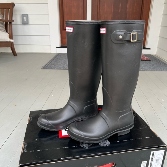 HUNTER rain boots BLACK Size 9 LIKE NEW w/box - Picture 1 of 7